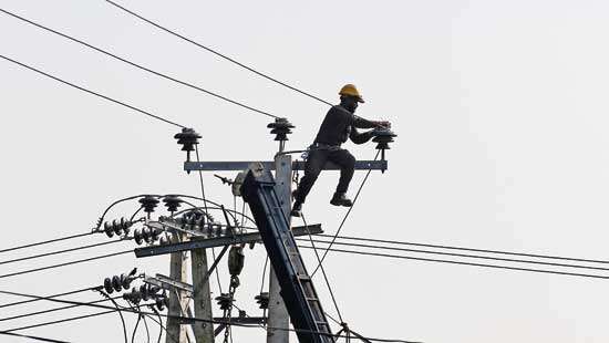 ආපදා තත්ත්වය හේතුවෙන් ලක්ෂ 39කට විදුලිය නැති වෙලා
