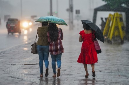 අදත් සමහර තැන්වලට මි.මි. 75ට වැඩි තරමක තද වැසි